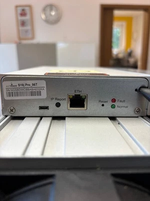 Bitmain AntMiner S19j Pro -96 TH - SEHR GUTER ZUSTAND - Bild 1 von 4
