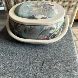 Vintage ovaler gepolsterter Nähkorb Holzrahmen und Griff 90er Vibe - Bild 1 von 8