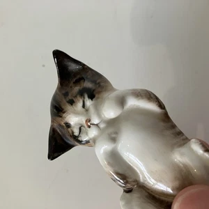 Vintage Royal Doulton Sleeping Kitten Cat Figurine by Peggy Davies Hand Painted - Picture 1 of 6