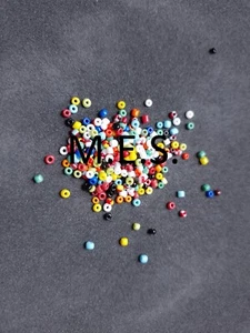 Perlen Glas basteln diverse Farben rund und zylindrisch 2 bis 3mm 5g / 10g - Bild 1 von 13