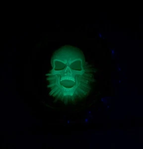 GITD Schädel Kreuzknochen Aschenbecher Schmuck Schale Harz Halloween Dekor orange/grün - Bild 1 von 7