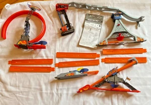 Hot Wheels COLOSSAL STUNT WORLD Trick Tracks Stunt Set w/ 3 Cars 360 Loop SeeSaw - Picture 1 of 8