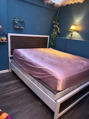 Marco de cama de madera fusion queen blanco y marrón Foto 1 de 2