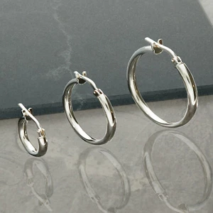 Pendientes de aro de plata esterlina pequeños a grandes de 3 mm - TODOS LOS TAMAÑOS DISPONIBLES - Imagen 1 de 15