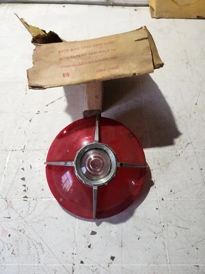 63 1963 Ford Galaxie 500 lente de luz trasera Glo-Brite con moldura de araña cromada Foto 1 de 2