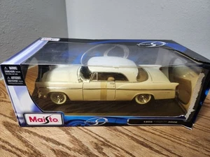 Maisto 1956 Chrysler 300 B 1/18 scale diecast white - Picture 1 of 10
