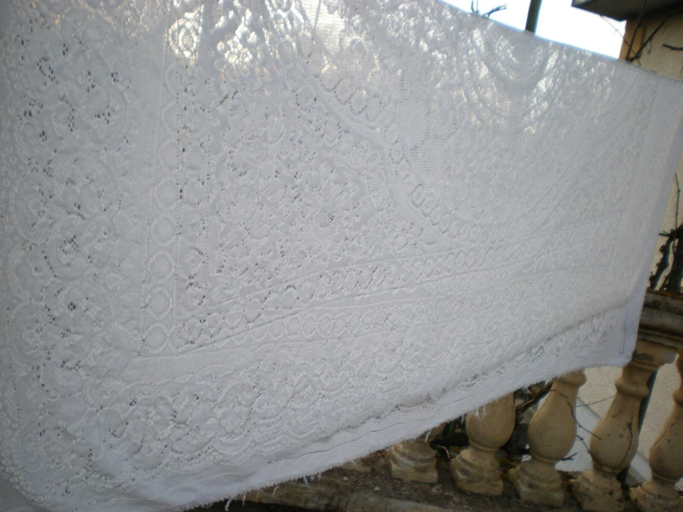 une nappe vintage en dentelle blanche 207cmx152cm - Photo 1/3