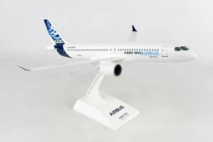 MODELO A ESCALA 1:100 SKYMARKS (SKR991) AIRBUS HOUSE DEMO A220-300 - Imagen 1 de 7