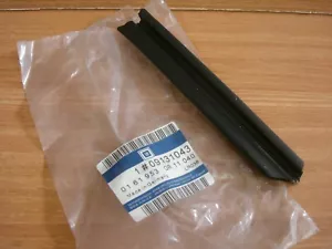 Window Rubber Support for Opel Vauxhall Astra G Estate F35 Hatchback F48 F69 - Picture 1 of 1