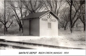 Cartolina Santa Fe Stazione Ferroviaria Deposito Rock Creek Kansas KS - Foto 1 di 2