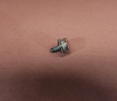 Harley Davidson Dyna Low Rider FXDL 2000-2007 guardabarros trasero asiento tornillo perno Foto 1 de 4