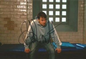 CORONATION STREET* RYAN PRESCOTT 'RYAN CONNOR'' SIGNED 6x4 ACTION PHOTO+COA - Bild 1 von 1