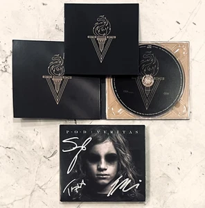 P.O.D. Veritas 2024 Edición Limitada Firmado por los 3 CD Álbum + ¡Póster y Pegatinas BONO! - Imagen 1 de 4