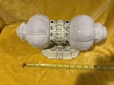 Luminária de banheiro vintage da General Bathroom Products Corp - Imagem 1 de 4