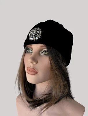 Boné Frank Olive preto veludo boina chapéu com detalhe de strass - Imagem 1 de 4