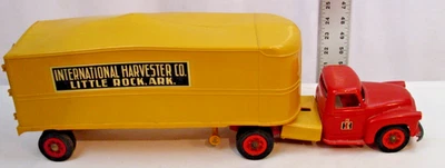 PRODUCT MINIATURE INTERNATIONAL SEMI TRUCK & CARGO TRAILER PLASTIC MODEL TOY SET - Image 1 of 4