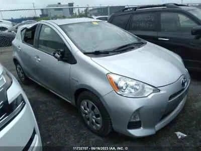 Used Engine Coolant Reservoir fits: 2014 Toyota Prius inverter Prius C VIN B3 7t Foto 1 de 4