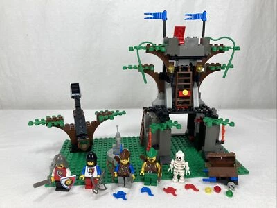 LEGO Castle Dark Forest 6046 Hemlock Stronghold - Complete with Instructions - Image 1 of 4