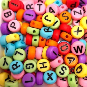 Cuentas con letras, números, emoticonos para hacer pulseras y joyas - Imagen 1 de 3