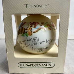 Vintage Hallmark Andenken Ornament Satin ~ Freundschaft ~ Weihnachten 1982 unzerbrechlich - Bild 1 von 2