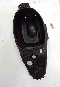Vano sotto sella porta casco PIAGGIO DIESIS DERBI Atlantis 50 con serratura - Foto 1 di 8