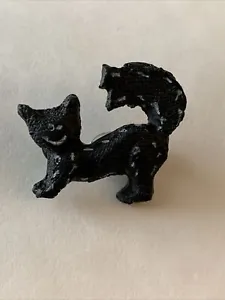 Black Cat Resin White Stitching Details Brooch Halloween Pin - Picture 1 of 3
