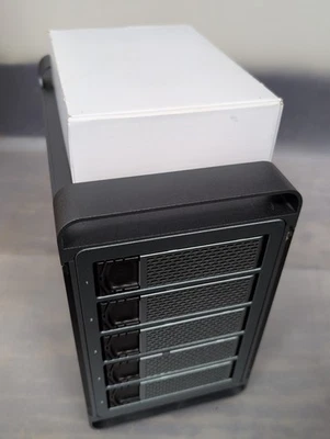 Yottamaster 5 Bay RAID Hard Drive Enclosure, Aluminum 2.5"& 3.5" SATA HDD/SSD - Image 1 of 4