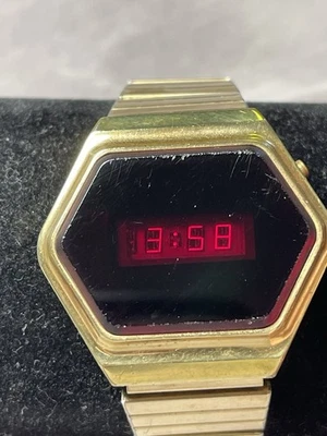 Reloj Digital Longines Hexagonal Chapado en Oro 18k Rojo LED 38mm FUNCIONA Lote De Colección Foto 1 de 4