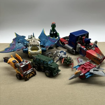Transformers Action Figure Toy Lot (FOR PARTS INCOMPLETE) Beast Wars Cyberverse+ - Image 1 of 4