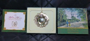 2005 White House Christmas Ornament, The South Facade with box & paperwork - Picture 1 of 3