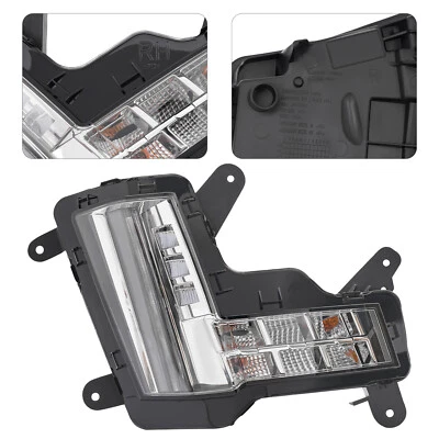 For 2015-2020 Cadillac Escalade/ESV Passenger Side RH FOG LIGHT - OEM 84575580 - Image 1 of 4