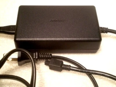 Fonte de alimentação de comutação Bose PSM36W-208 SoundDock com conector de 4 pinos preto - Imagem 1 de 4