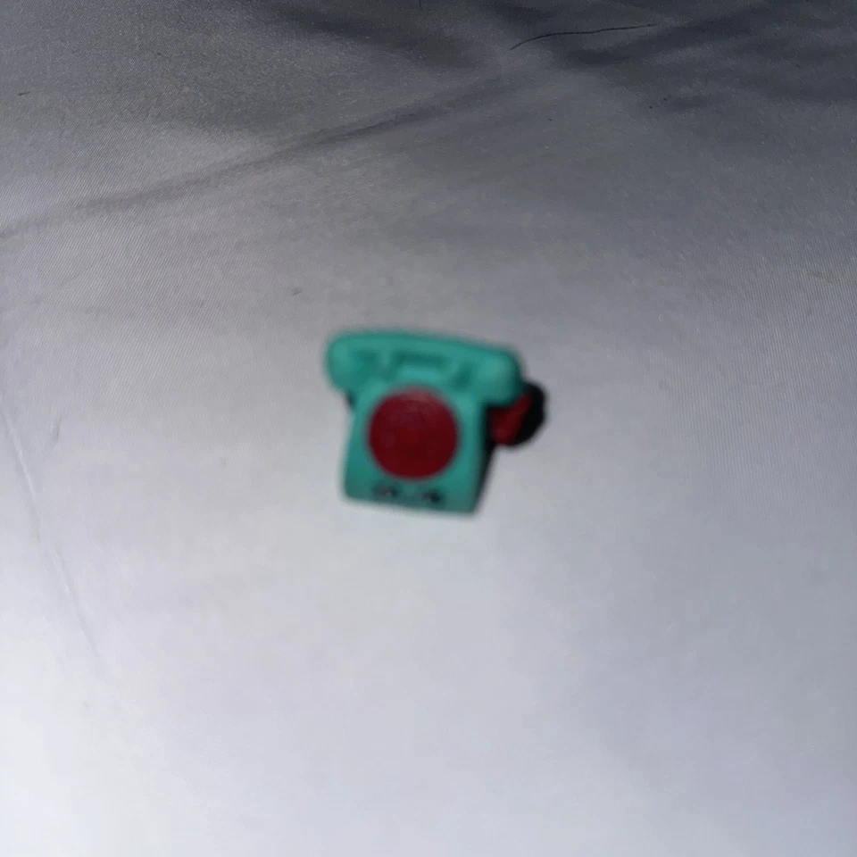 Shopkins Season 3 Chatter Red Telephone Mini Figure - Image 1 of 1