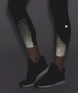 Lululemon Tight Stuff Tight II Damen 8 schwarz grau reflektierende Punkte Jakobsmuschelsaum - Bild 1 von 11