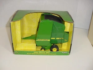 1/16 John Deere 567 Round Baler W/Bale by ERTL NIB! - Picture 1 of 2