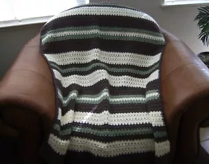 NUOVA COPERTA LAP AFGANA MULTICOLORE VERDE E MARRONE OSSO ALL'UNCINETTO A MANO - Foto 1 di 7