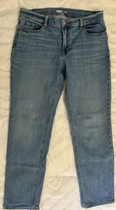 Old Navy Women’s Size 8 Boyfriend Mid-Rise Medium Wash Denim Blue Jeans - Picture 1 of 8