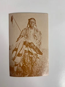 Blackfeet Man at Museum of American Indian Heye Foundation - Postkarte - 1977 - Bild 1 von 2