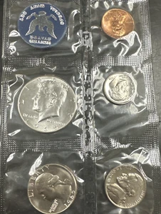 1965 U.S Treasury Department Uncirculated Coins, with 40% silver half dollar - Picture 1 of 3