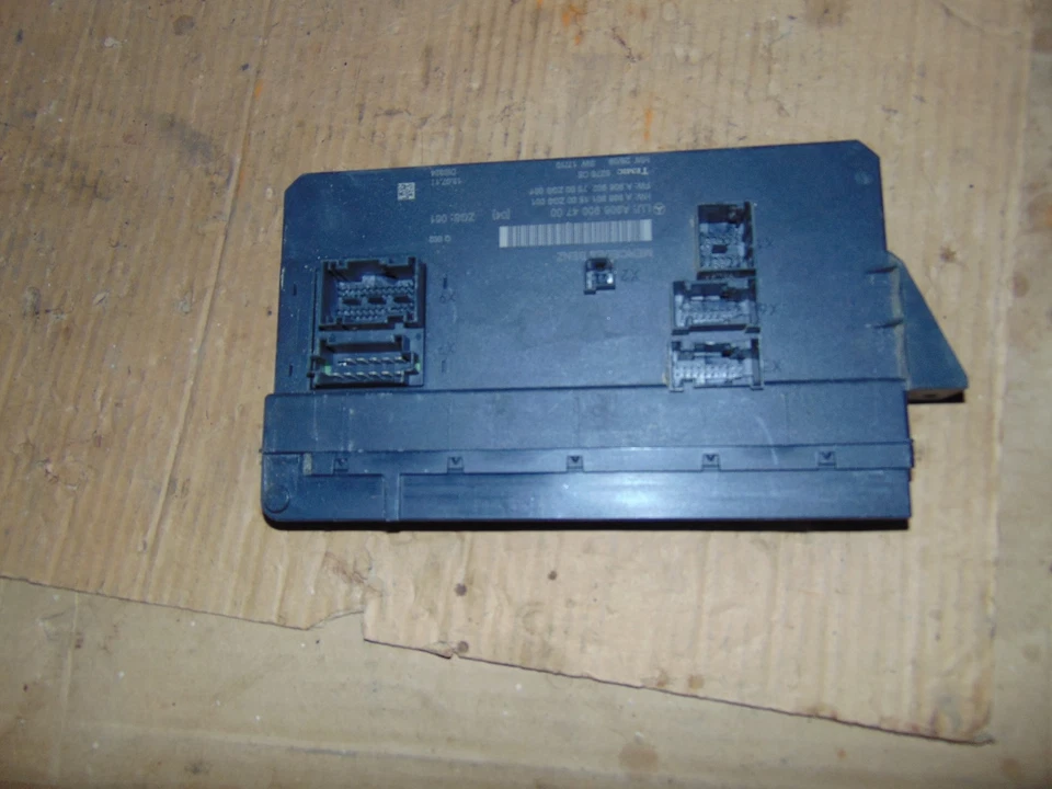 SAM control unit MODULE 2011 Mercedes-Benz FREIGHTLINER Sprinter VAN A9069004700 - Image 1 of 3