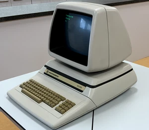 Commodore 8296 mit Tastatur - Zdjęcie 1 z 3