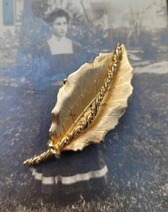 Vintage Coro signierte goldfarbene Blatt Brosche Anstecknadel 50er 60er Jahre - Bild 1 von 5