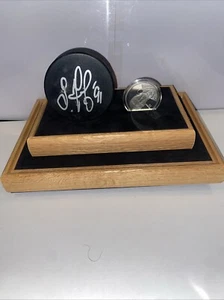 Sergei Fedorov Signed Puck & 1 Ounce Silver Coin & Display Rotating Case JSA COA - Picture 1 of 6