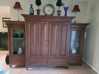 Clásico armario de entretenimiento de 3 piezas y cureio para mostrar tus tesoros! Foto 1 de 4