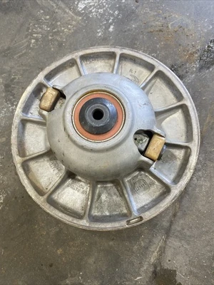 Conjunto de embrague accionado secundario Polaris RZR XP4 1000 RZR 1000 XP ASM # 1323428 Foto 1 de 4