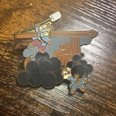 Коллекция Disney Pin Chip & Dale Seasons Fall Hidden Mickey 2007 - Изображение 1 из 2