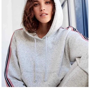 ARITZIA TNA The Iconic Felpa con Cappuccio Crema Ritagliata Medium - Foto 1 di 9