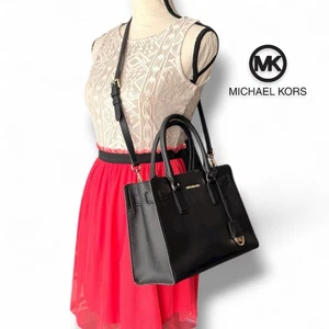 Cartera de cuero Michael Kors Dillon Saffiano en negro/dorado $398 - Imagen 1 de 21