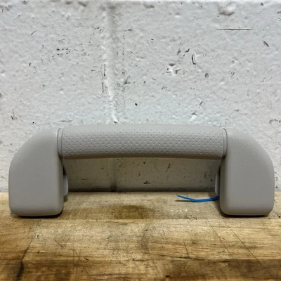 2011-2017 Infiniti QX56 QX80 driver esquerdo traseiro 3ª linha alça de garra fabricante de equipamento original - Imagem 1 de 4