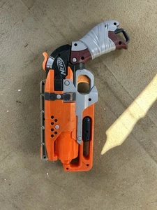 Nerf N-Strike Elite Zombie Strike Hammershot Blaster - Bild 1 von 1